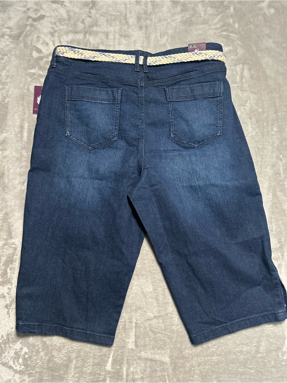 Gloria Vanderbilt Mila Belted Skimmer Capri Jeans Women’s 18 Dark Wash - Picture 2 of 11